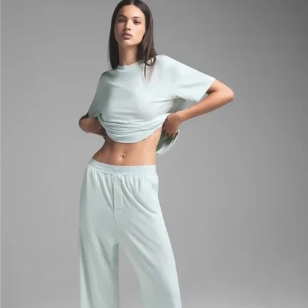 🌟NWT🌟 SKIMS T-shirt & Pant Set | Frost | M